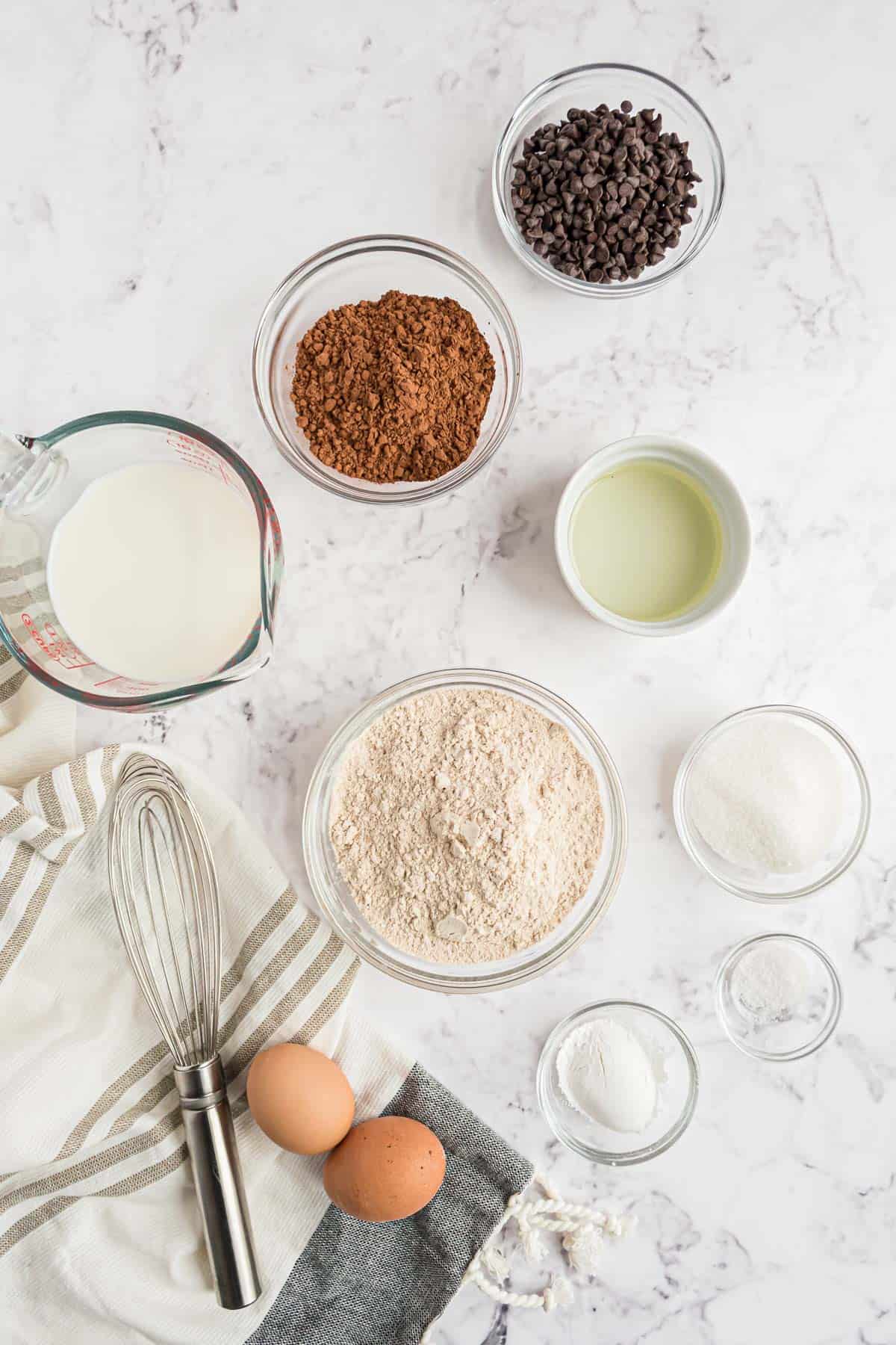Vista aérea de los ingredientes necesarios para la receta.