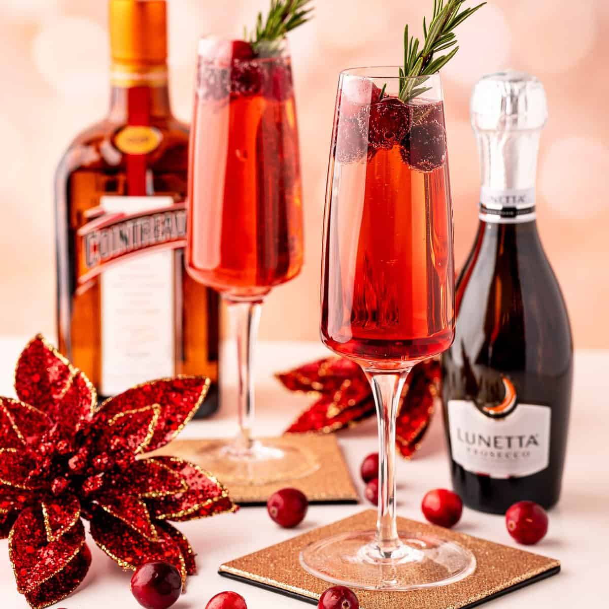 Bebida de Poinsettia (Coctel de Champán con Arándanos)