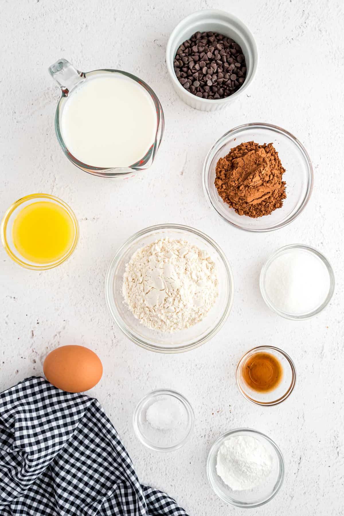 Vista aérea de los ingredientes necesarios para la receta.