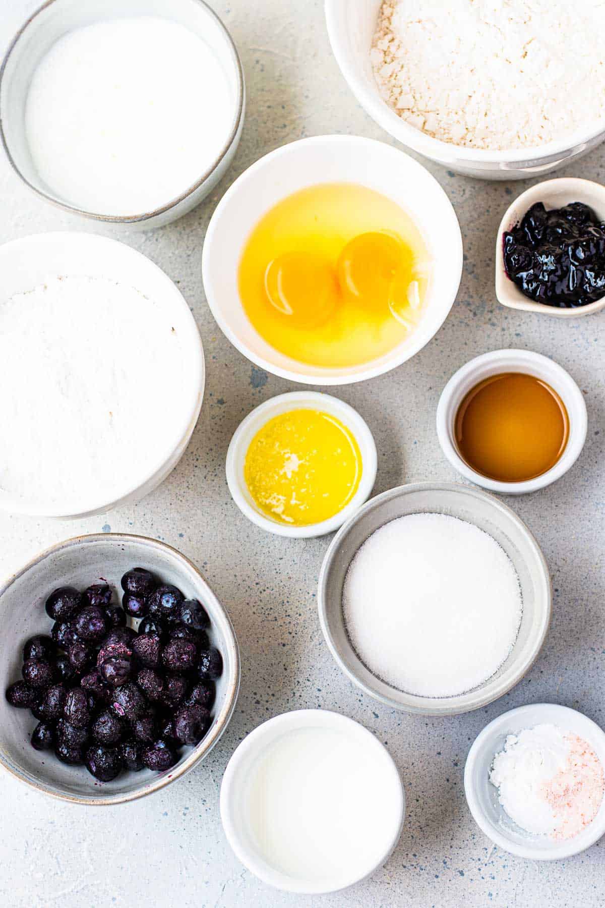Ingredientes necesarios para la receta, incluyendo arándanos.