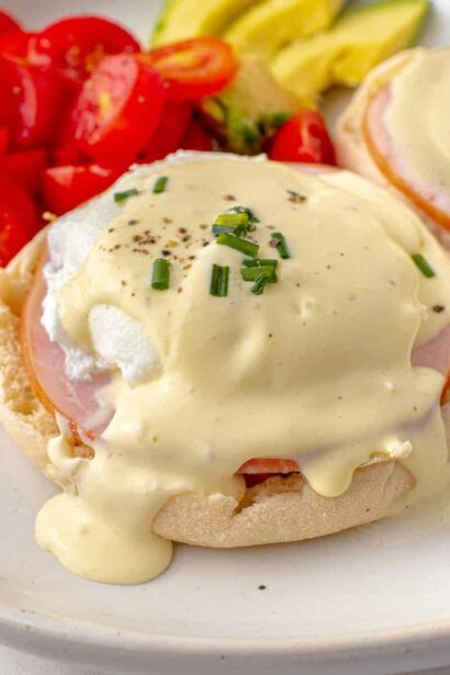 Huevos Benedictinos Fáciles con Salsa Holandesa de Licuadora