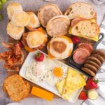 Tablón Épico de Sándwich de Huevo