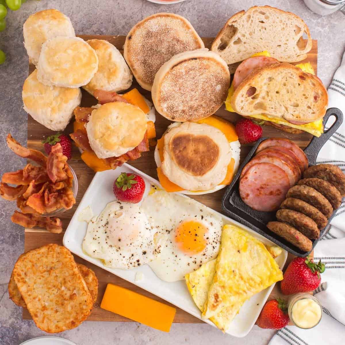 Tablón Épico de Sándwich de Huevo