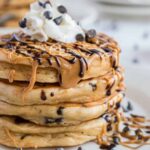 Panqueques de mantequilla de maní con chispas de chocolate