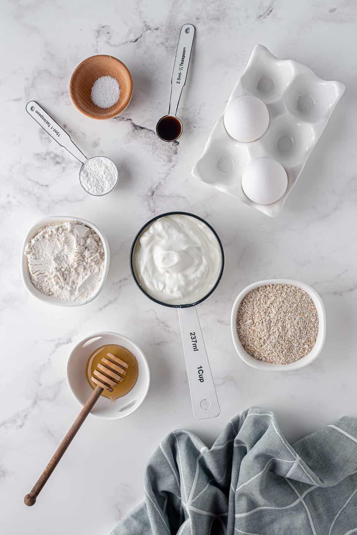 Vista aérea de los ingredientes necesarios para la receta.