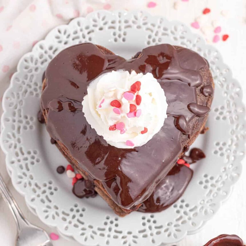 Panqueques en Forma de Corazón con Ganache de Chocolate
