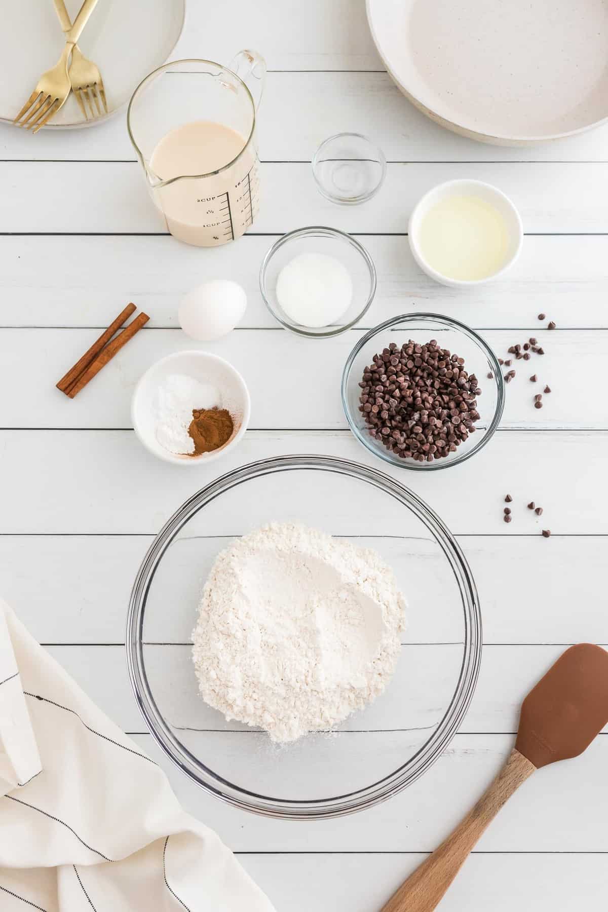 Vista desde arriba de los ingredientes necesarios para la receta.