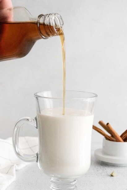 Jarabe de café con azúcar moreno y canela