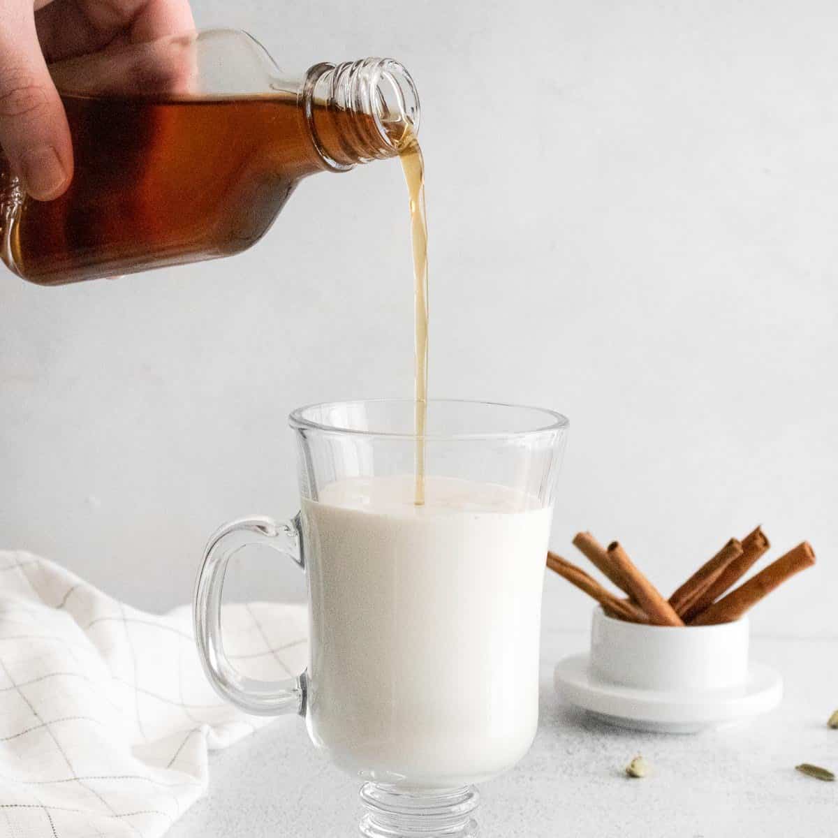 Jarabe de café con azúcar moreno y canela