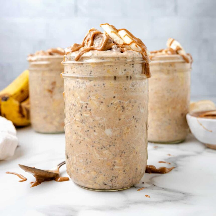 Avena Nocturna de Plátano con Mantequilla de Cacahuate