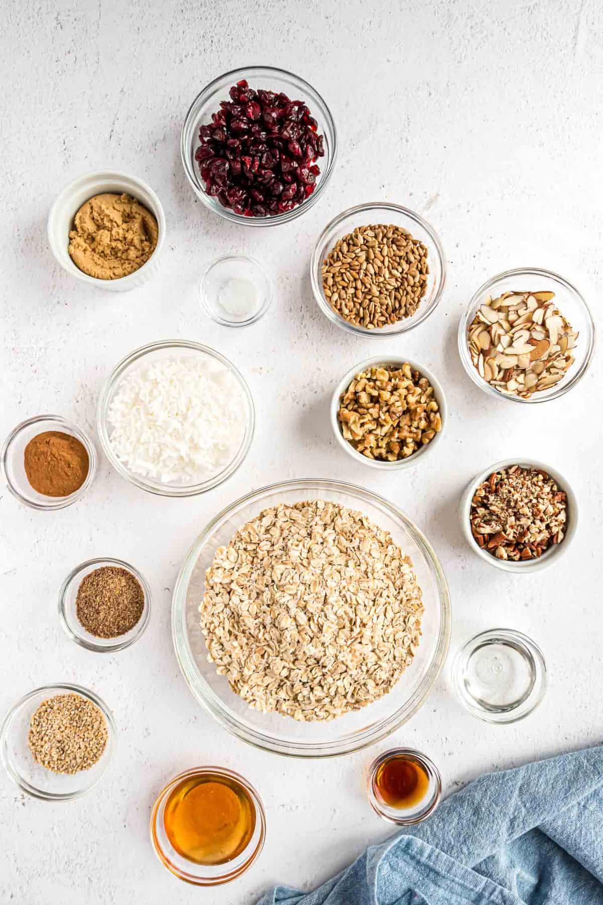 Vista aérea de los ingredientes necesarios para la granola.