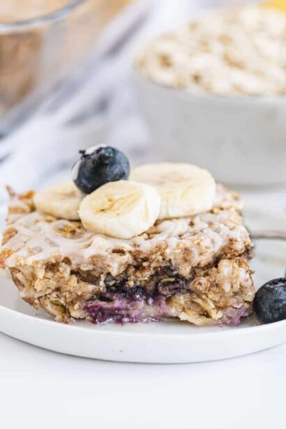 Avena al horno con plátano y arándanos