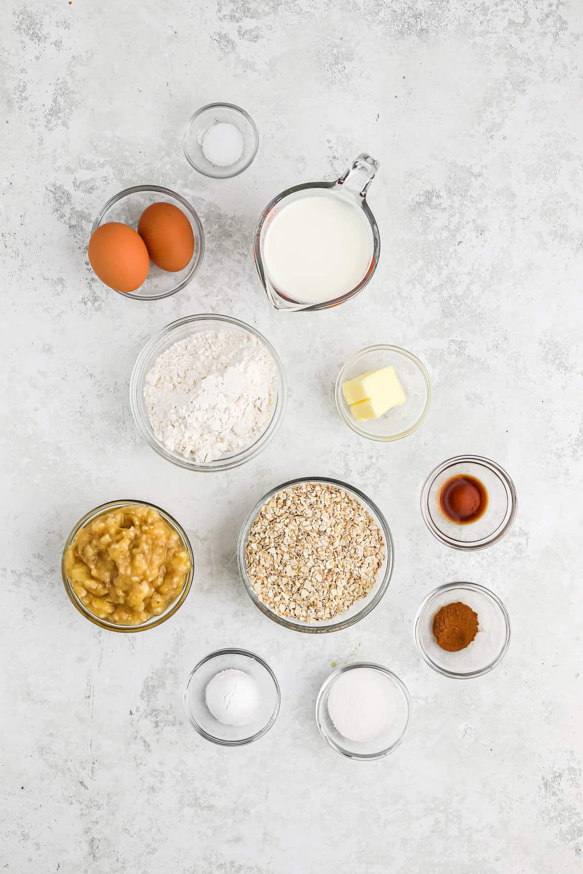 Ingredientes necesarios para la receta en pequeños cuencos.