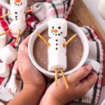 Muñecos de Nieve de Malvavisco para el Chocolate Caliente