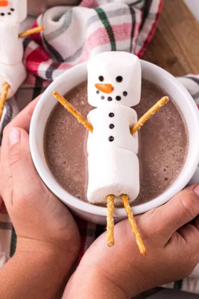 Muñecos de Nieve de Malvavisco para el Chocolate Caliente