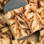 Panqueques en Bandeja con Remolino de Canela