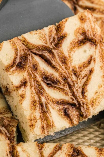 Panqueques en Bandeja con Remolino de Canela