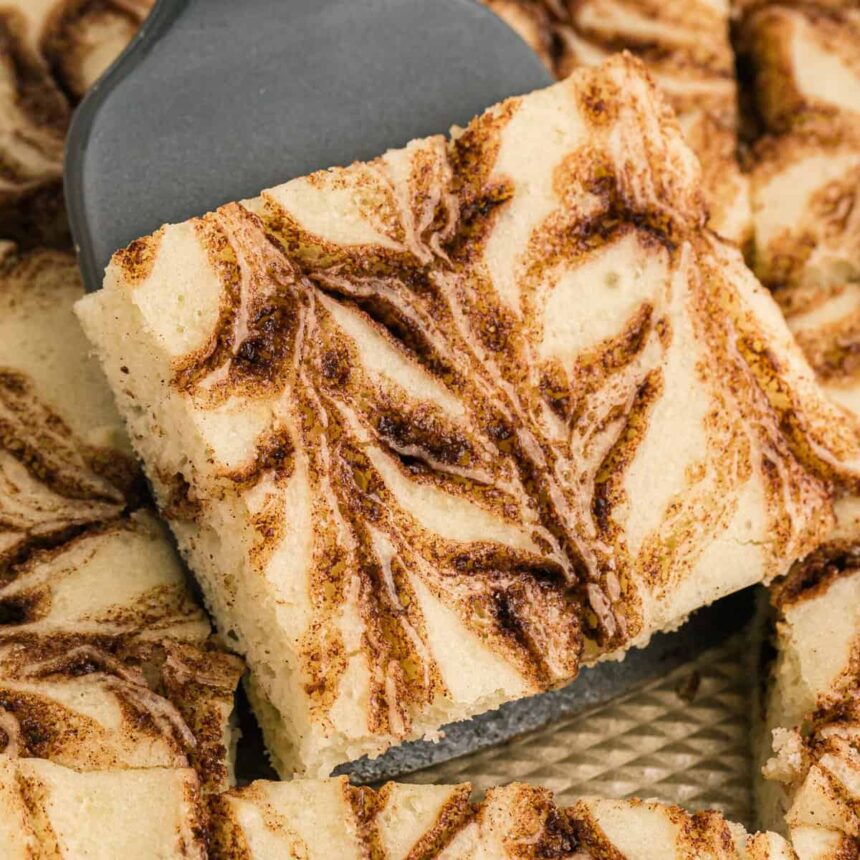 Panqueques en Bandeja con Remolino de Canela