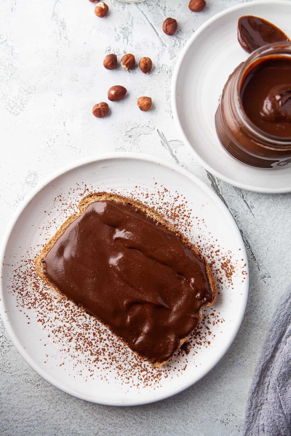Nutella sobre una tostada.