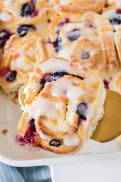 Rollos de arándano con crema de limón