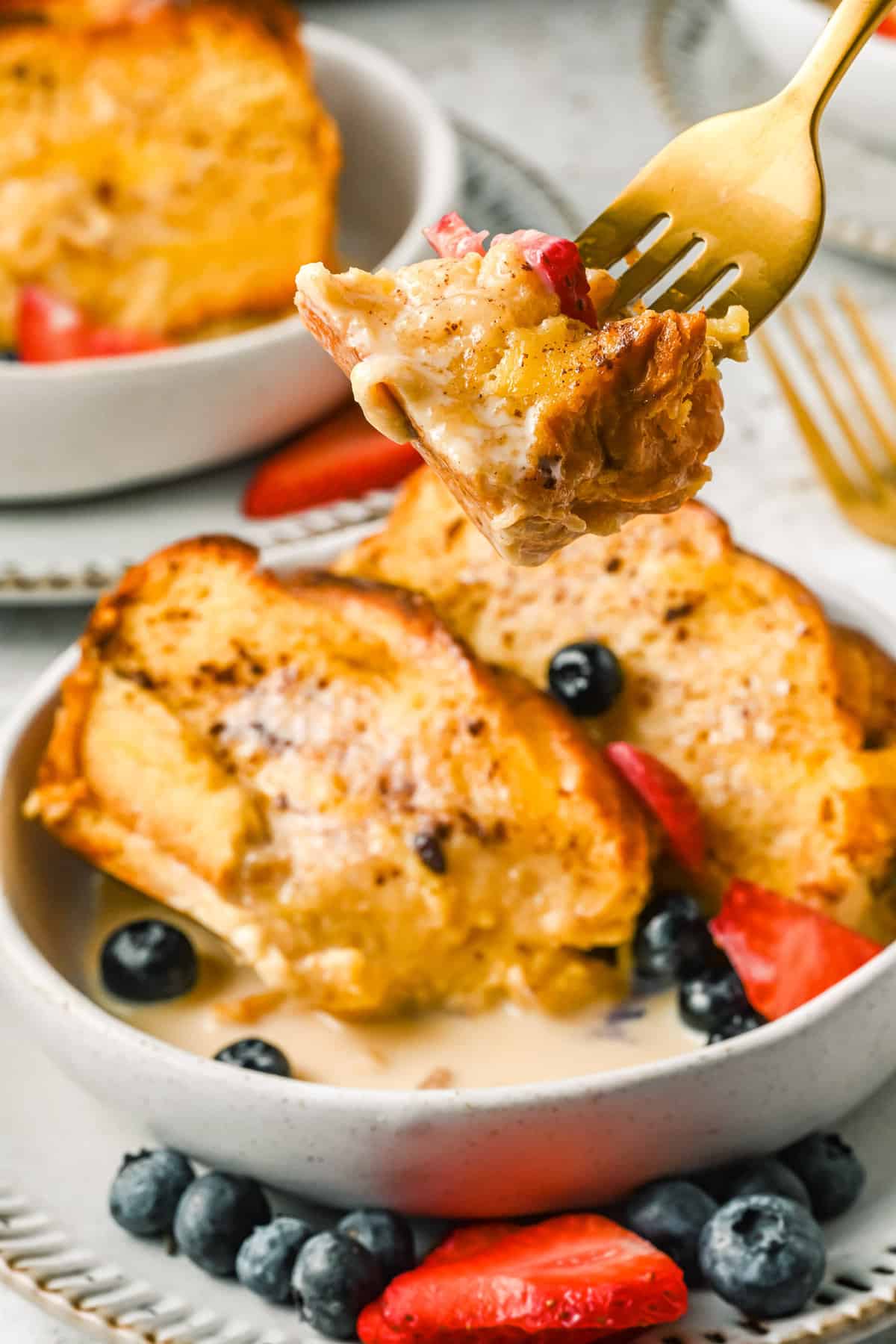 Tenedor con cazuela de panqueque en él.