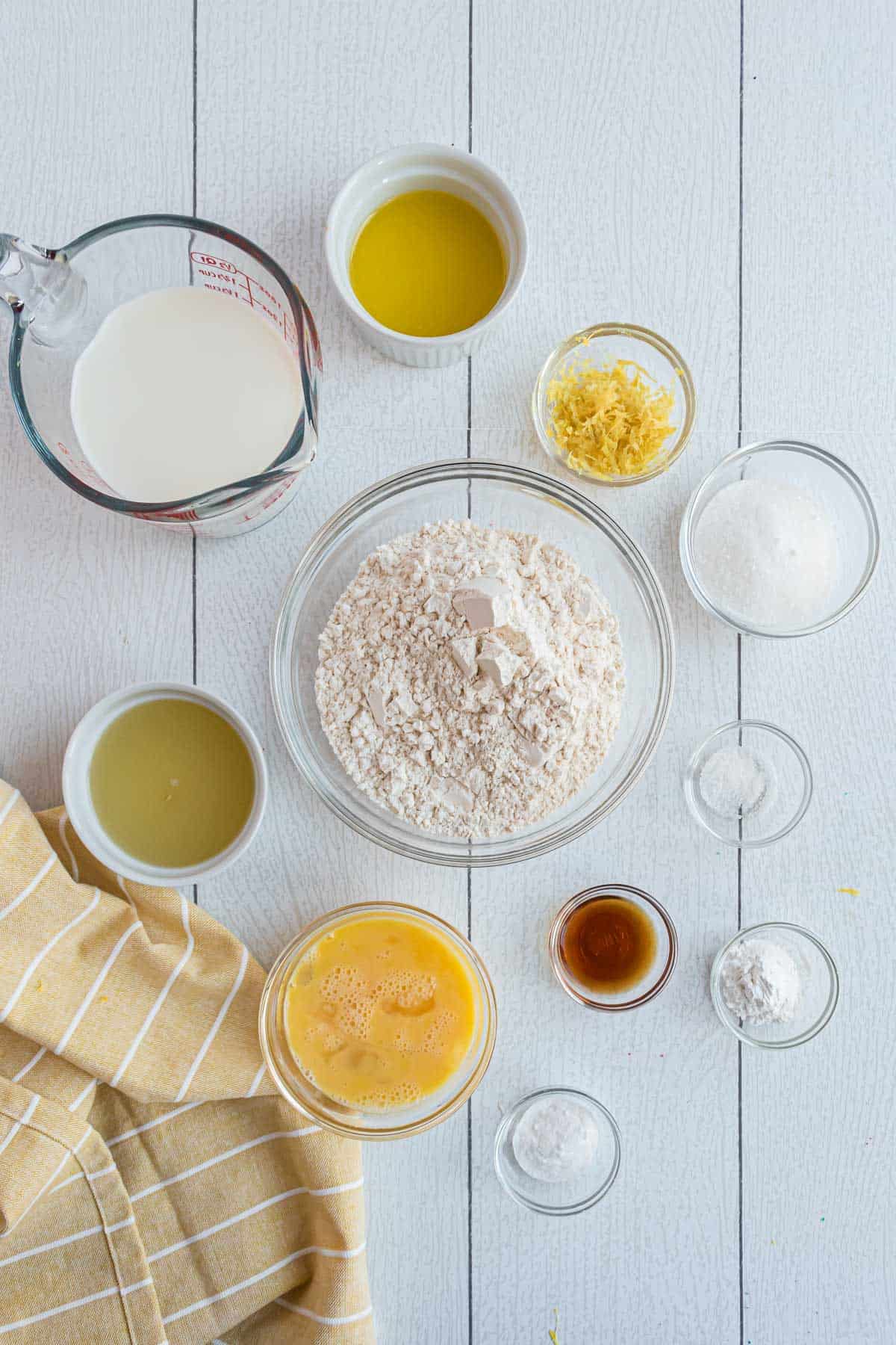 Vista aérea de los ingredientes necesarios para la receta.