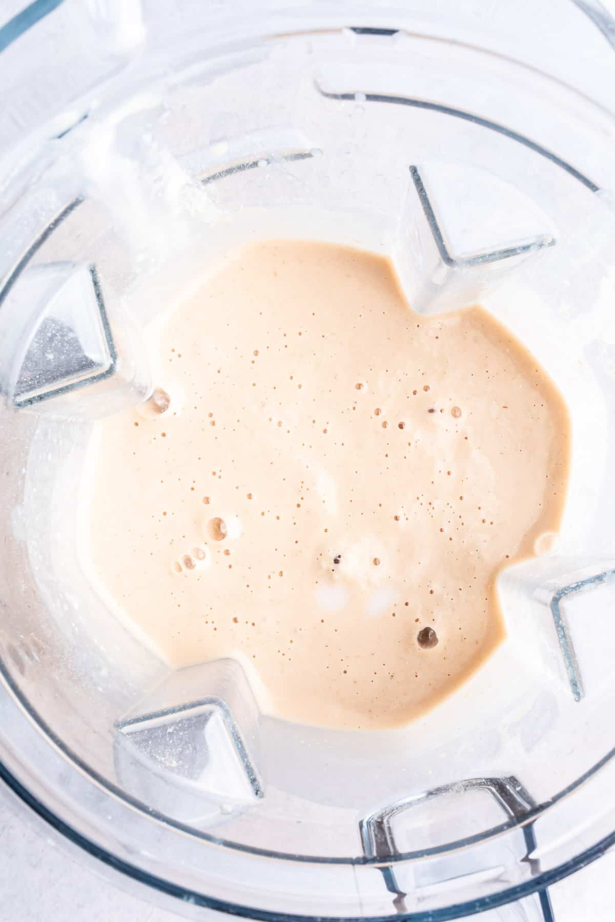 Batido mezclado en una licuadora.
