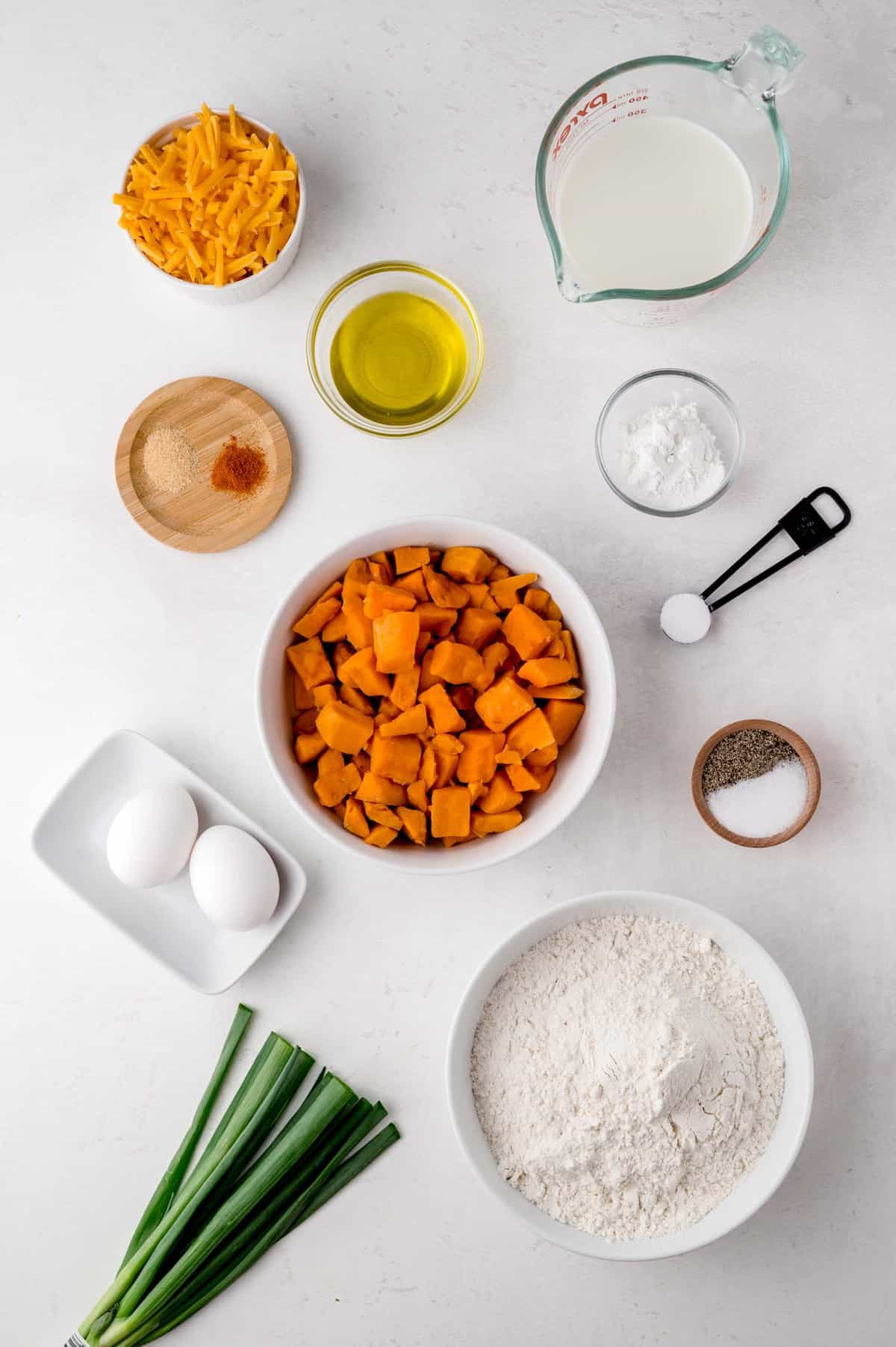 Ingredientes necesarios para la receta, incluyendo batatas.