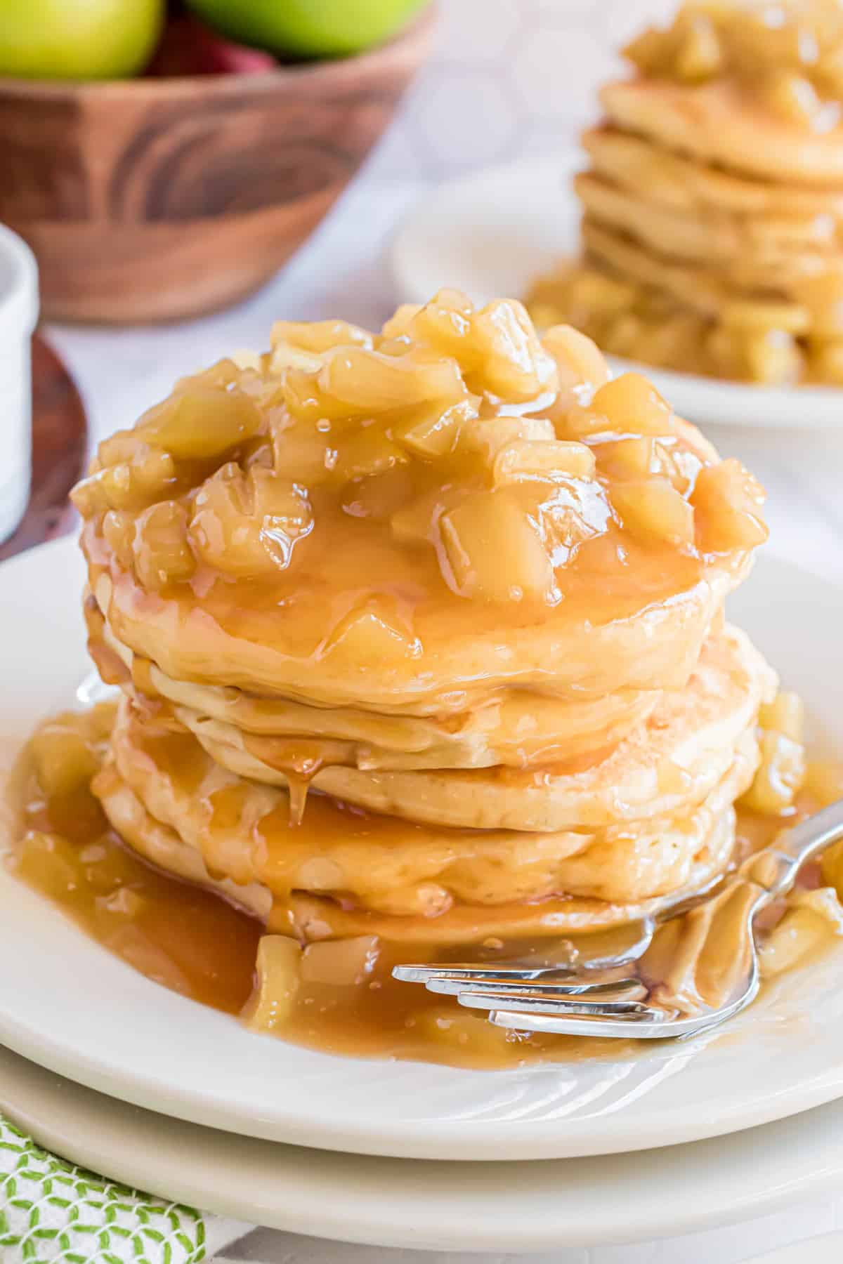 Panqueques de manzana con caramelo.