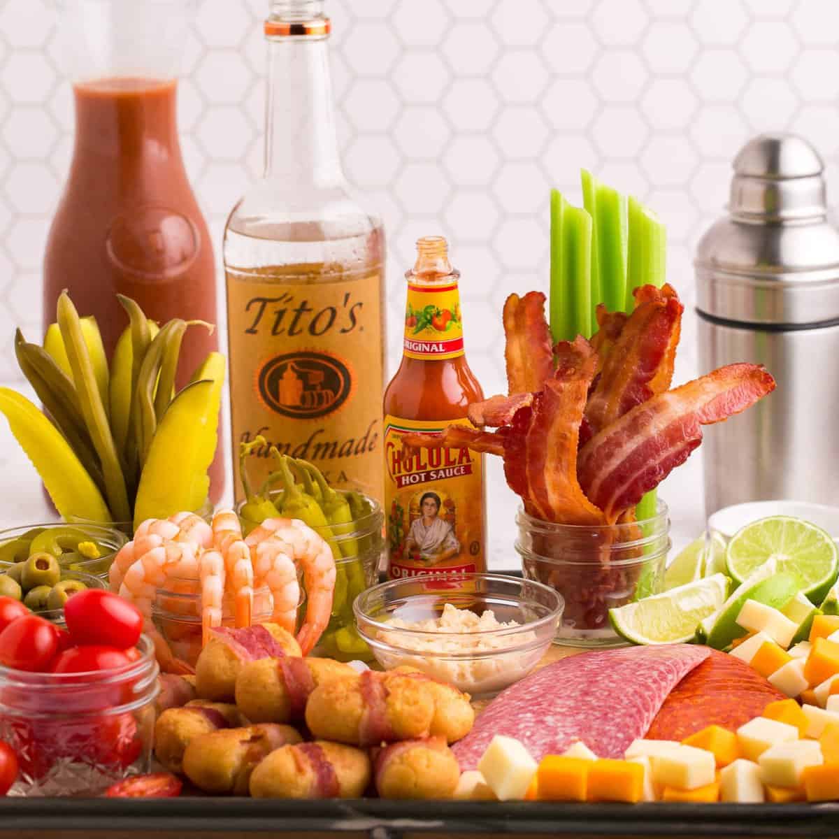 Barra de Bloody Mary en una tabla
