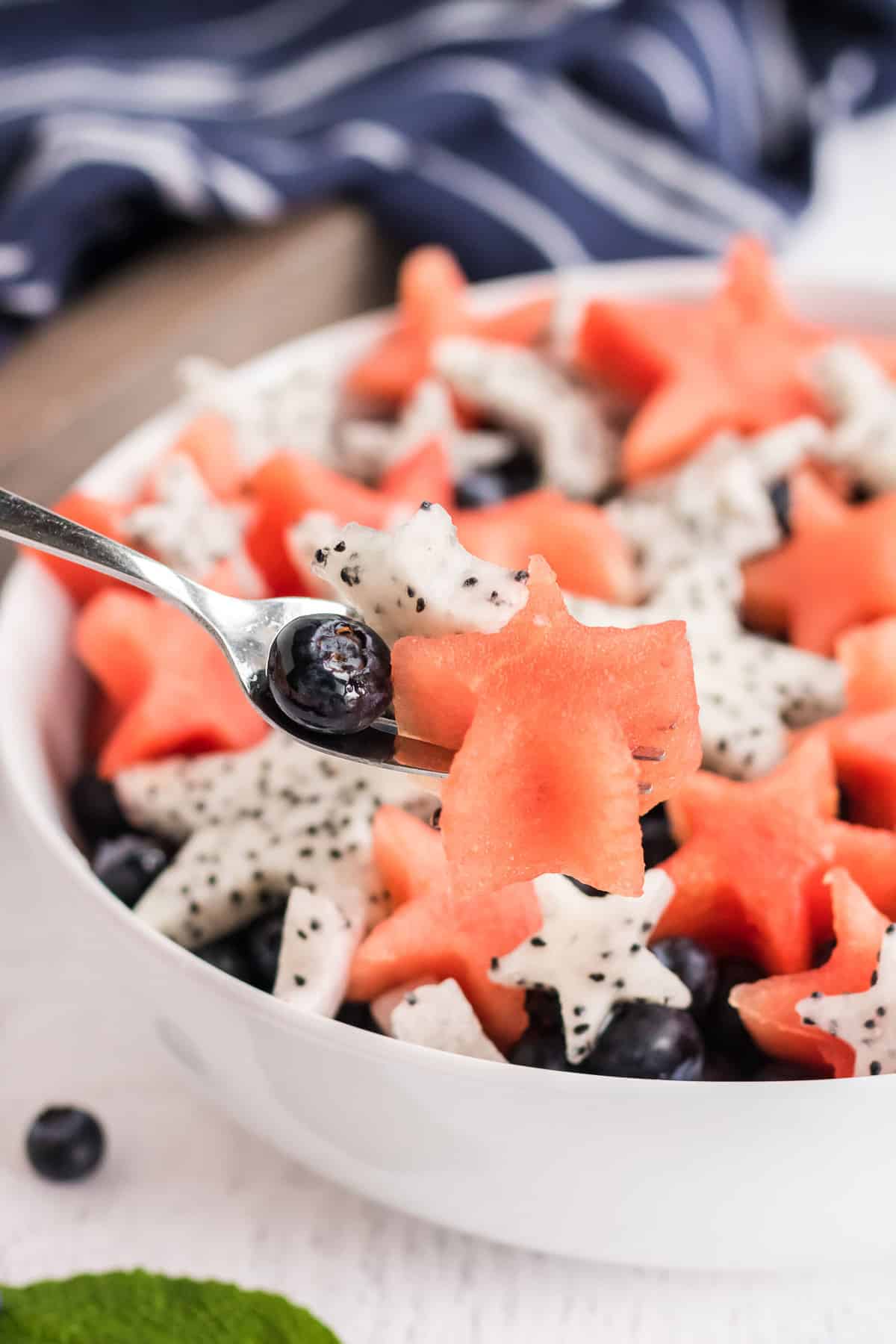 Ensalada de frutas con frutas en forma de estrella.