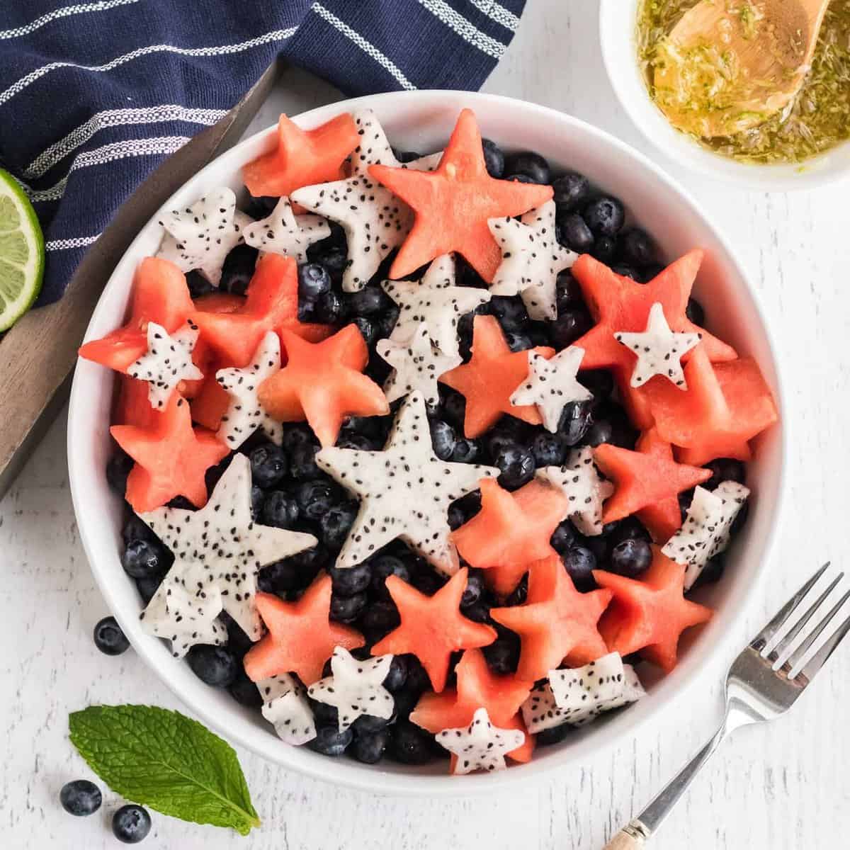 Ensalada de frutas roja, blanca y azul