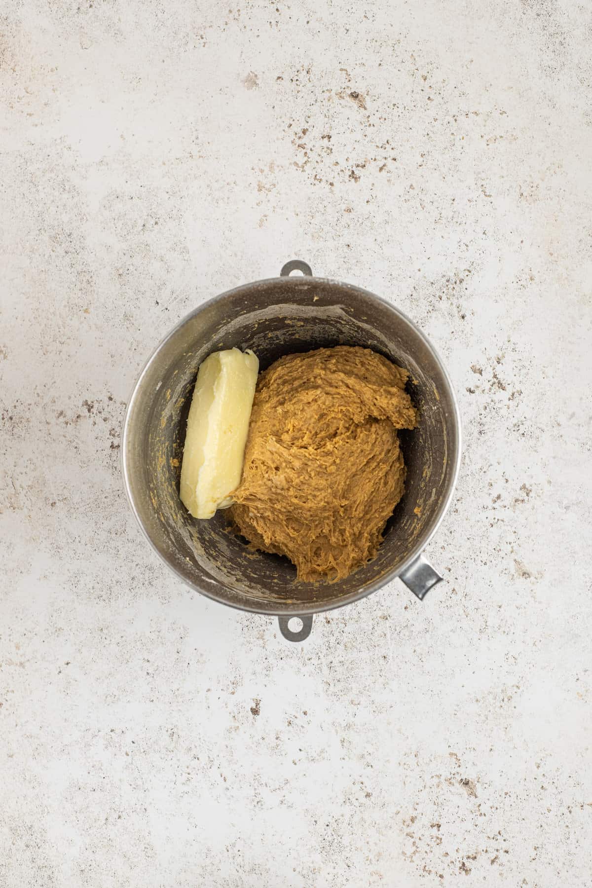 Mantequilla añadida a la masa.