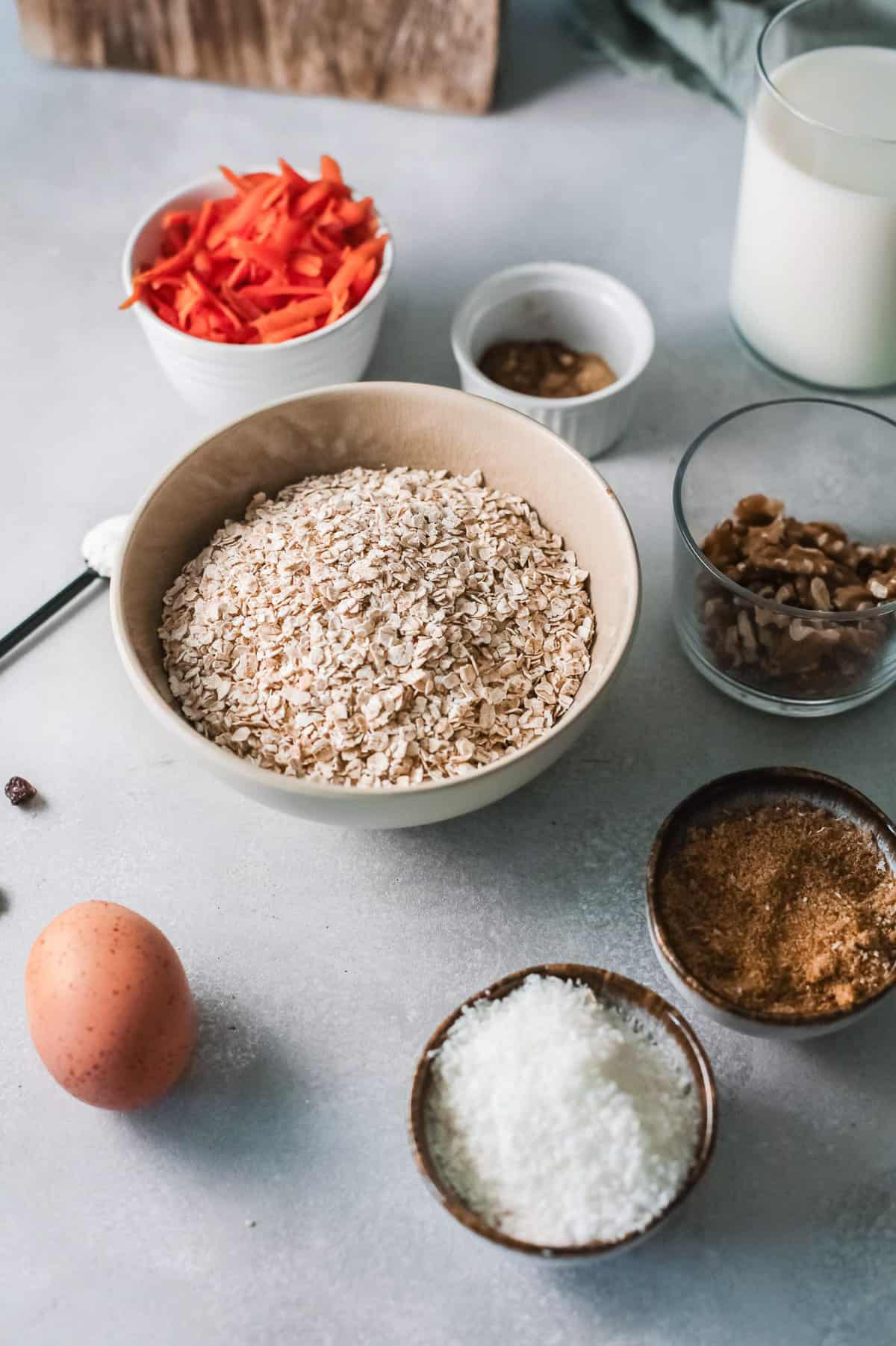 Ingredientes necesarios para la avena al horno de zanahoria.