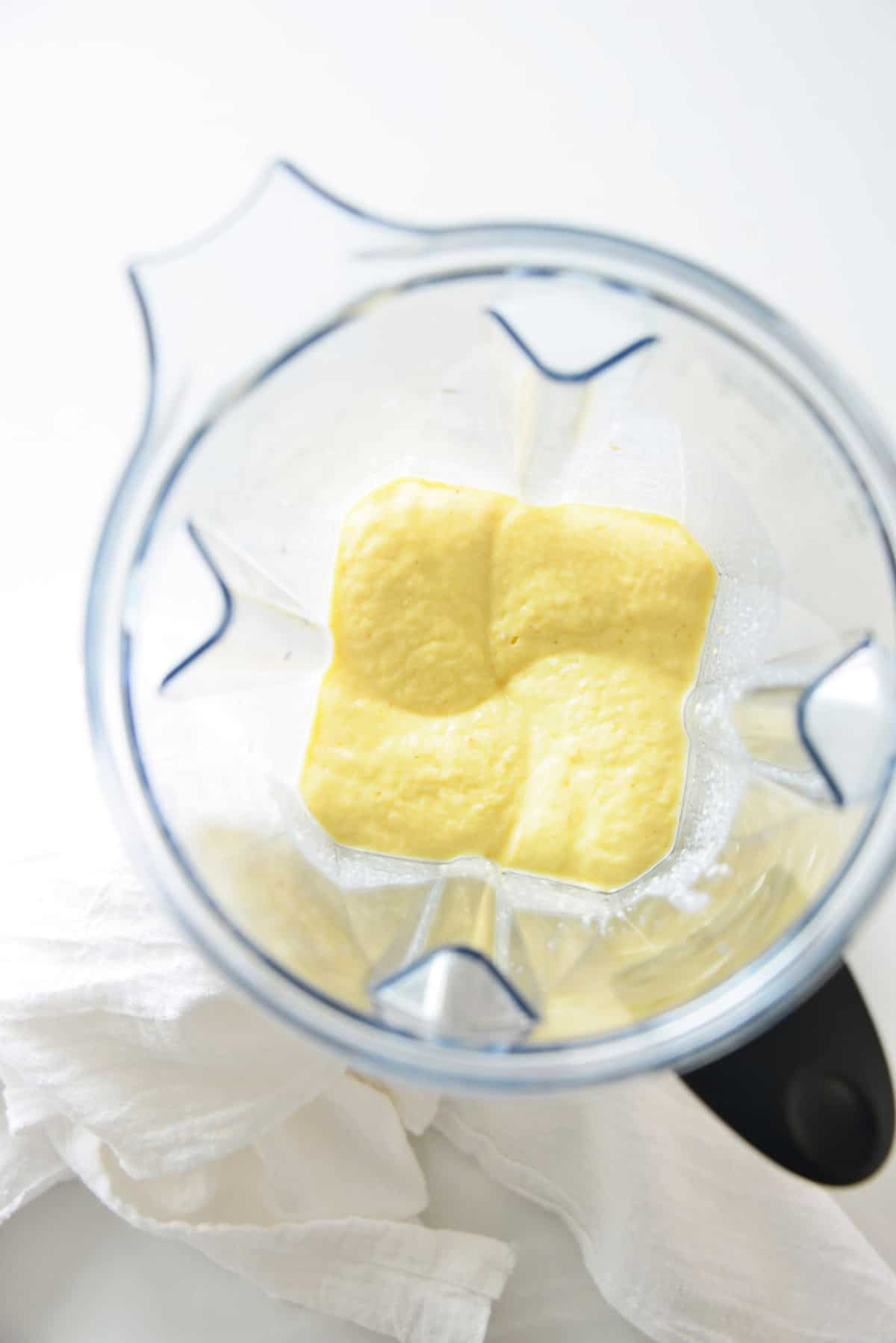 Batido mezclado aún en la licuadora.