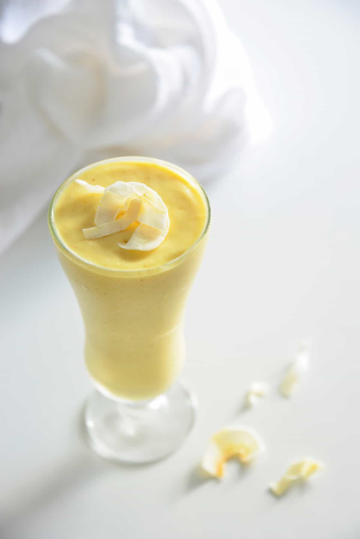 Batido decorado con coco.