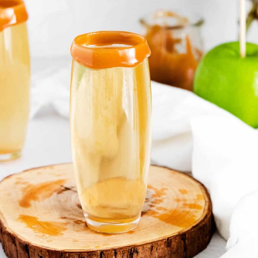 Mimosas de Sidra de Manzana con Borde de Caramelo