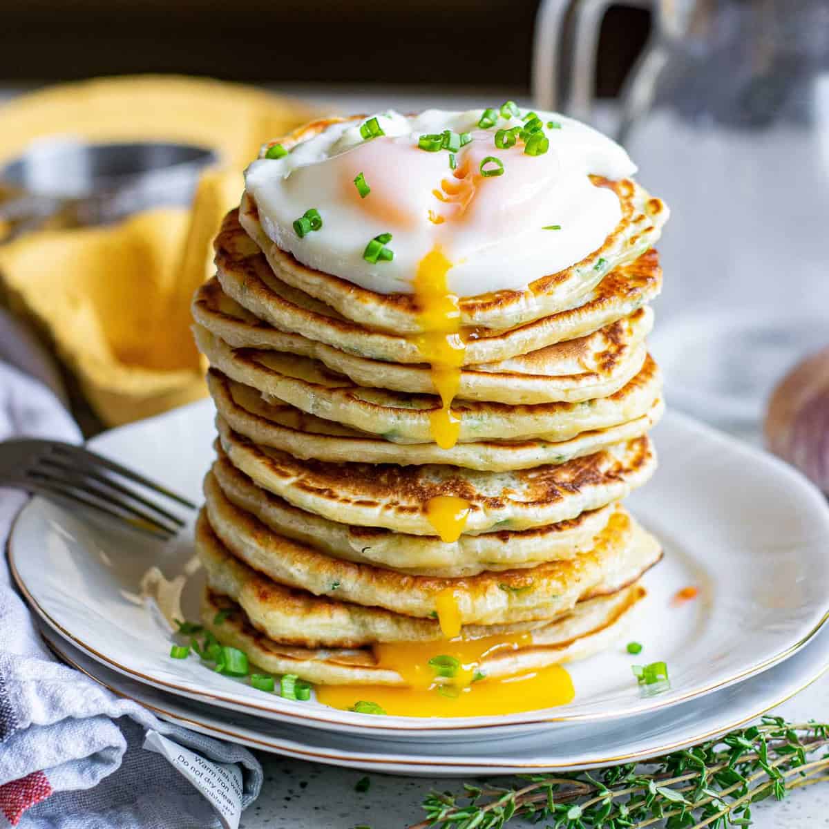 Panqueques Salados con Parmesano y Hierbas